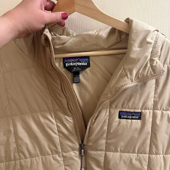 W’s XL Light Gust Hooded Vest- Patagonia - Picture 3 of 5